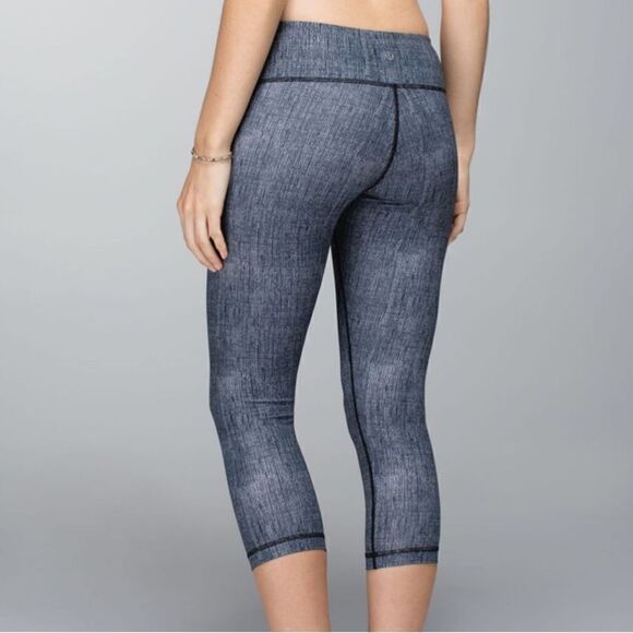 Lululemon Wunder Under Crop Full-On Luxtreme Size 8 - Picture 5 of 8